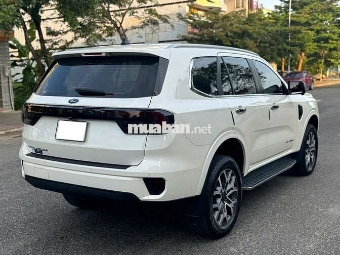 Ford Everest 2024 Titanium 1 cầu - 16800 km