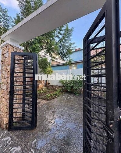 Bán gấp nhà sân vườn, P2 đà lạt dt 100m2 giá 730tr