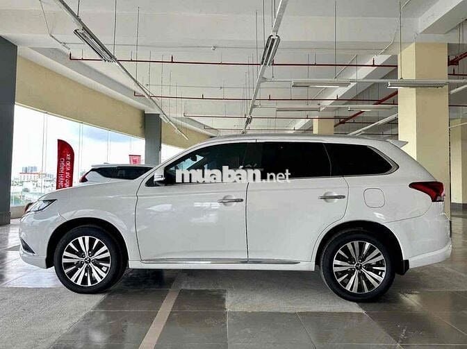 Mitsubishi Outlander 2024 2.0 CVT - 20 km