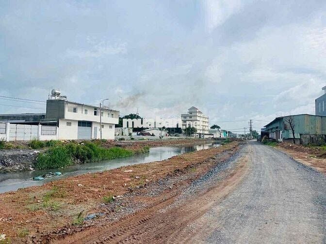 bán lô đất mt kênh tiêu hocmon. 970m2 giá 22,5tỷ