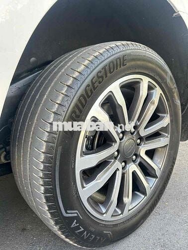 Ford Everest Titanium 2020  có xuất hoá đơn