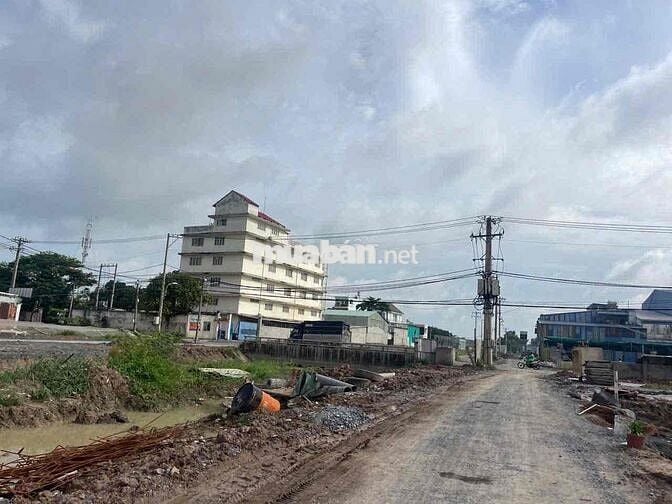 bán lô đất mt kênh tiêu hocmon. 970m2 giá 22,5tỷ