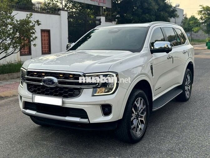 Ford Everest 2024 Titanium 1 cầu - 16800 km