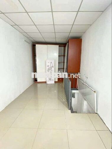 Cho thuê nhà nguyên căn có sẵn 1 máy lạnh hẻm xe 3 gác
