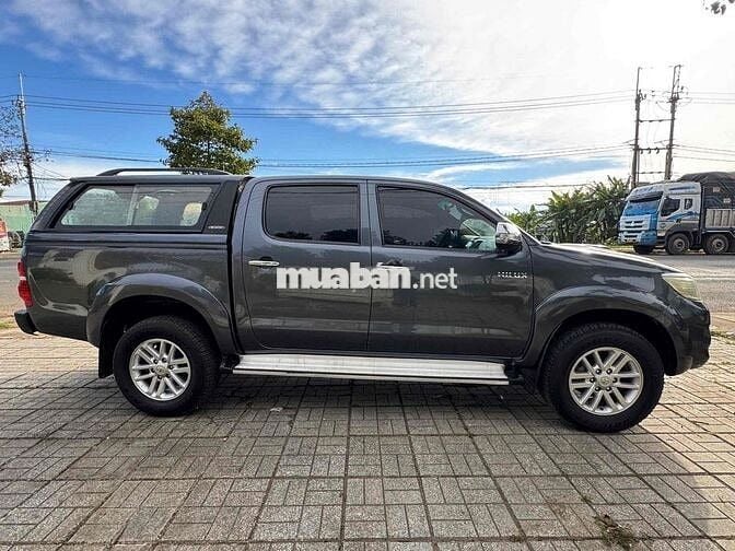 Toyota Hilux 2013 2.5E 4x2 MT - 100000 km