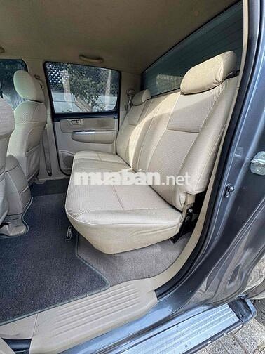 Toyota Hilux 2013 2.5E 4x2 MT - 100000 km