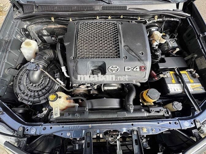 Toyota Hilux 2013 2.5E 4x2 MT - 100000 km
