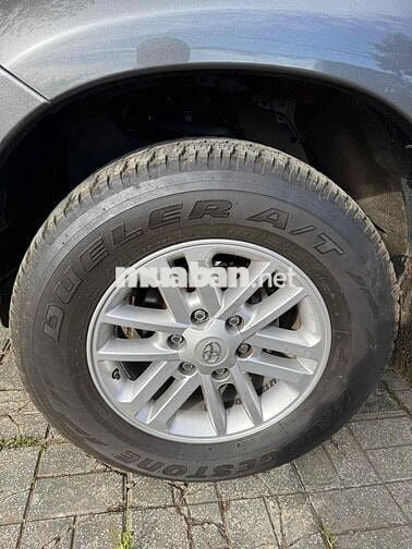 Toyota Hilux 2013 2.5E 4x2 MT - 100000 km