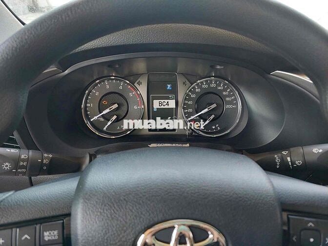 TOYOTA HILLUX 2.4  Tự động 1 cầu 2025 - GIAO NGAY