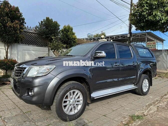 Toyota Hilux 2013 2.5E 4x2 MT - 100000 km