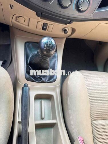Toyota Hilux 2013 2.5E 4x2 MT - 100000 km