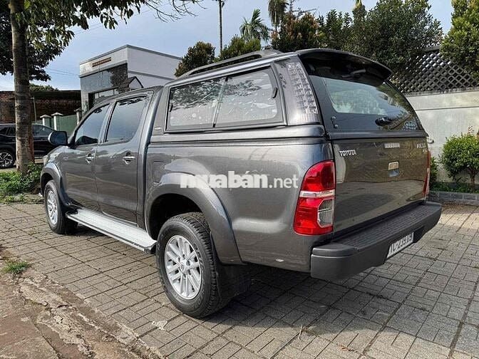 Toyota Hilux 2013 2.5E 4x2 MT - 100000 km