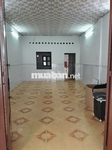 Cho thuê nhà Hẻm oto đường 9 L.chiểu, DT 100m2 có sân để oto giá 8tr