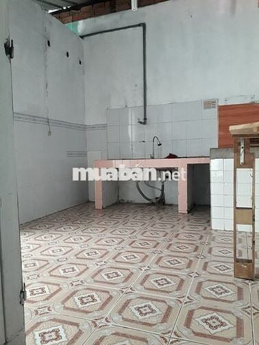 Cho thuê nhà Hẻm oto đường 9 L.chiểu, DT 100m2 có sân để oto giá 8tr