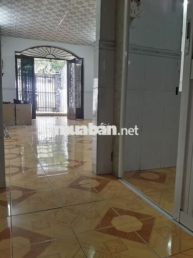 Cho thuê nhà Hẻm oto đường 9 L.chiểu, DT 100m2 có sân để oto giá 8tr
