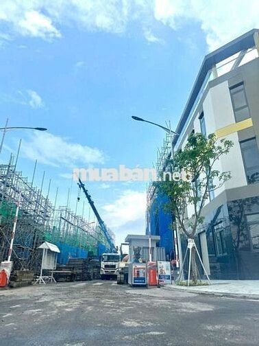 BÁN NHÀ PHỐ 2 MẶT TIỀN KHU VỰC DĨ AN, 1 TRỆT 3 LẦU, SỔ HỒNG RIÊNG