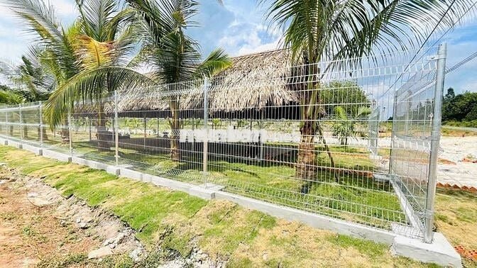 Cần bán đất tặng kèm nhà vườn 250m² - ngay mặt tiền đường 42m