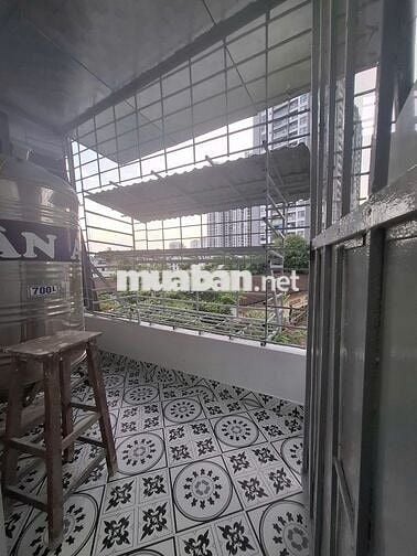 Bán Nhà 30M2x4 tầng, 3 PN, ô tô đỗ cửa, cổng trường Đại Học Công Nghệ.