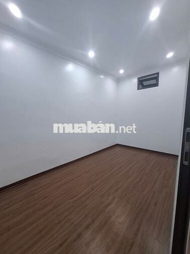 Bán Nhà 30M2x4 tầng, 3 PN, ô tô đỗ cửa, cổng trường Đại Học Công Nghệ.