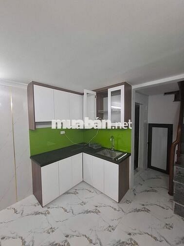 Bán Nhà 30M2x4 tầng, 3 PN, ô tô đỗ cửa, cổng trường Đại Học Công Nghệ.