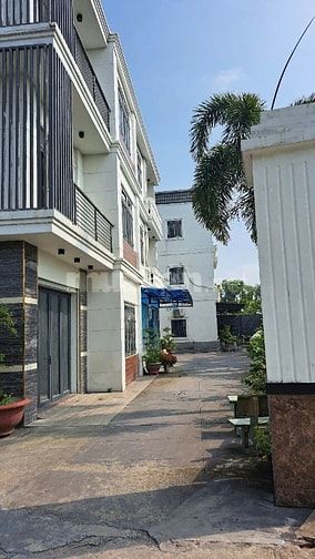 BÁN BIỆT THỰ LIỀN KỀ 3 LẦU BẾN LỨC LA, 4,9 TỶ