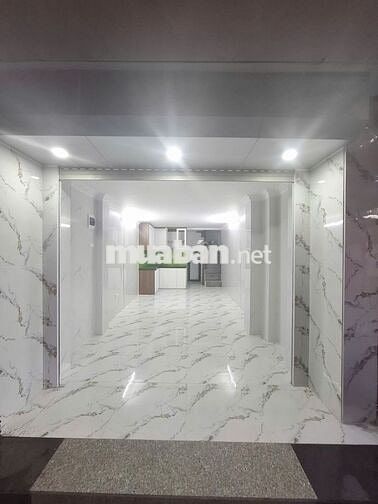 Bán Nhà 30M2x4 tầng, 3 PN, ô tô đỗ cửa, cổng trường Đại Học Công Nghệ.