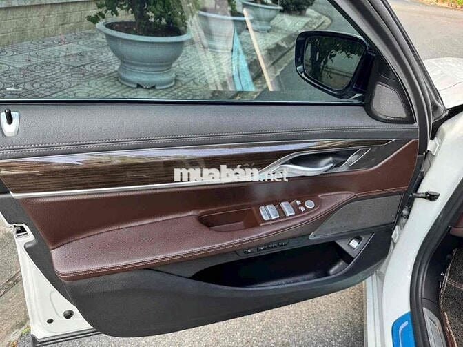 BMW 7 Series 2***00 km