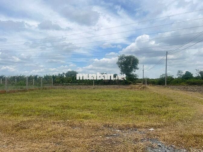 ngang 6m có 2 mặt tiền. full thổ cư. Ngay KCN Phước Đông. 695 tr