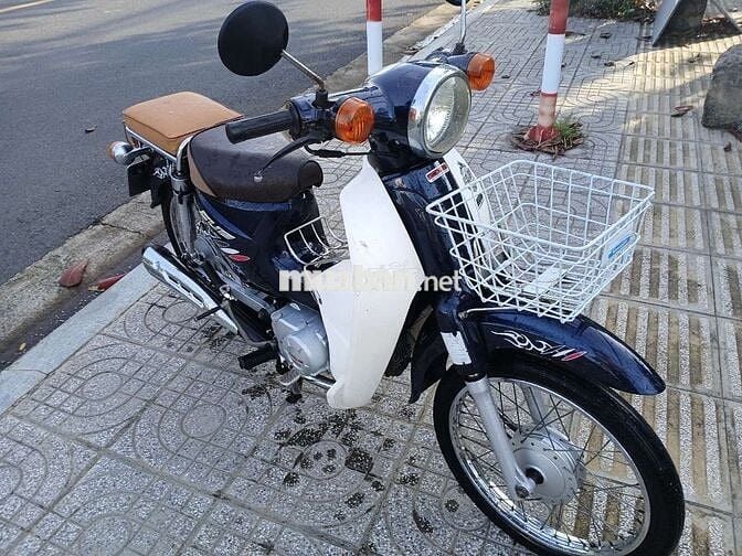 Bán cúp học sinh