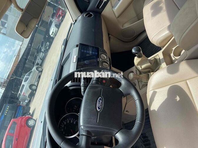 Ford Everest 2011 2.6L 4x4 MT - 145000 km
