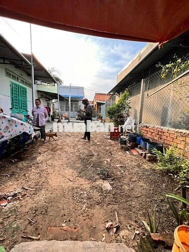 cần bán gấp lô đất ngay trung tâm thị trấn Gò Dầu, tỉnh Tây Ninh.