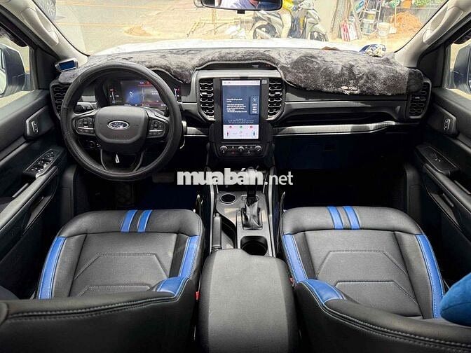 Ranger XLS AT 2025 Lên Full Đồ Xe Tại Hãng Ford