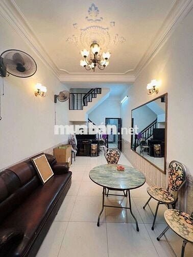 Bán nhà 2t Trung Tâm Cầu Giấy - Quan Hoa 5.85ty