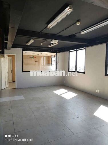CHO THUÊ MTKD CÓ THANG MÁY, DT: 5X20, 1TR 1HẦM, 4LẦU, GIÁ 50TR