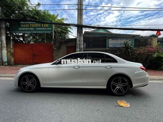 Mercedes Benz E Class 2019 E300 AMG - 35000 km
