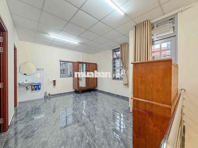 Nhà Nguyên căn 1 trệt 1 lầu 1 phòng ngủ 2 tolet.