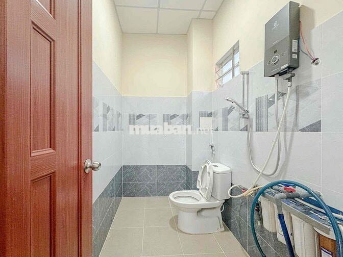 Nhà Nguyên căn 1 trệt 1 lầu 1 phòng ngủ 2 tolet.