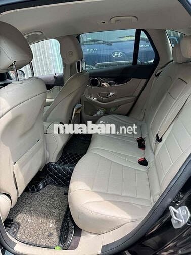 Mercedes Benz GLC Class 2019 - 80000 km