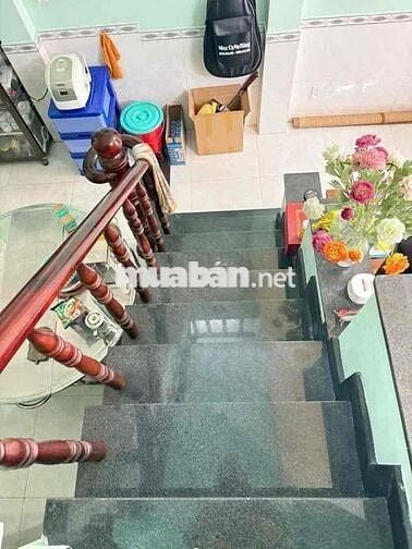 NHÀ HẺM ÔTÔ GẦN TRƯỜNG,UBND NHĨNH 4TỶ