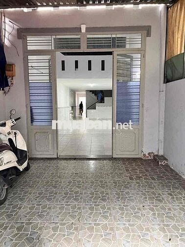 Cho thuê nhà hxt 4x27m đúc lửng 2pn 2wc trệt trống suốt