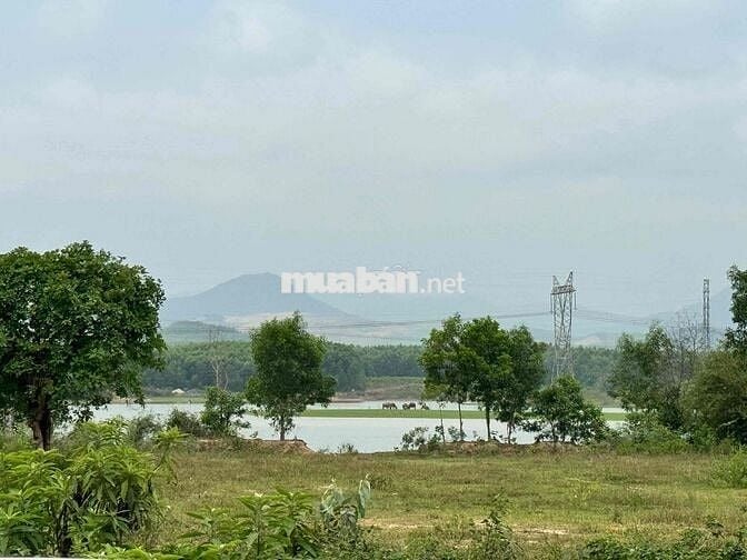 ĐẤT TP ĐỒNG HỚI, Đối diện hồ nước, ngay mặt tiền đường mòn HCM