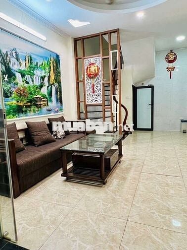 Bán nhà bát khối 30m2 xây 5 tầng 3 ngủ sát ôtô chỉ 5,15tỷ thương lượng