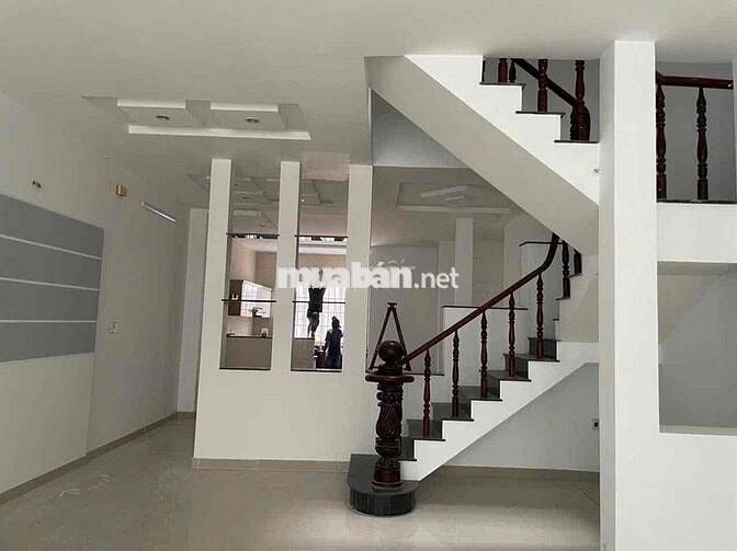EM CẦN SANG LẠI CĂN NHÀ 1tỷ3 ạ