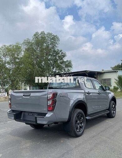 Type Z 2025 – Bản 1.9L 4x4 AT | Thiết Kế Cơ Bắp