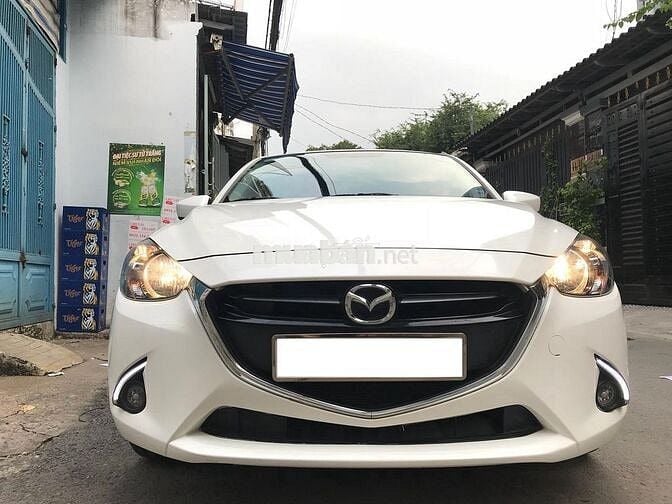 Mazda 2 sedan 2017 số tự động màu trắng