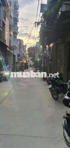 Nhà 1 lầu 3 phòng.hướng Đông Nam.điện 3 pha.đường Hương lộ 3