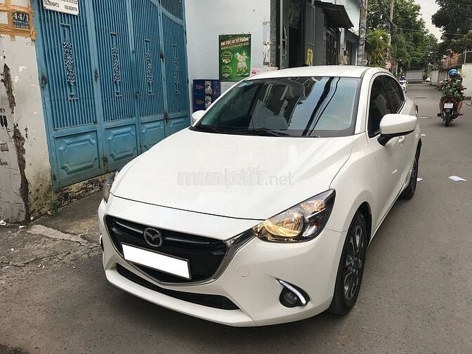 Mazda 2 sedan 2017 số tự động màu trắng