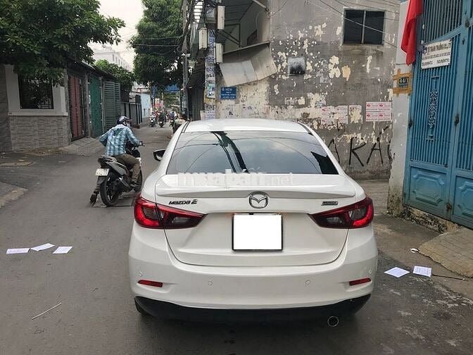 Mazda 2 sedan 2017 số tự động màu trắng