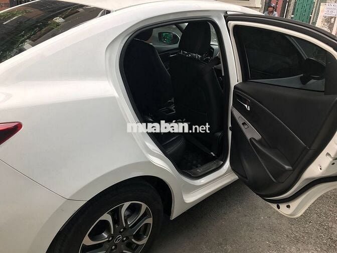 Mazda 2 sedan 2017 số tự động màu trắng