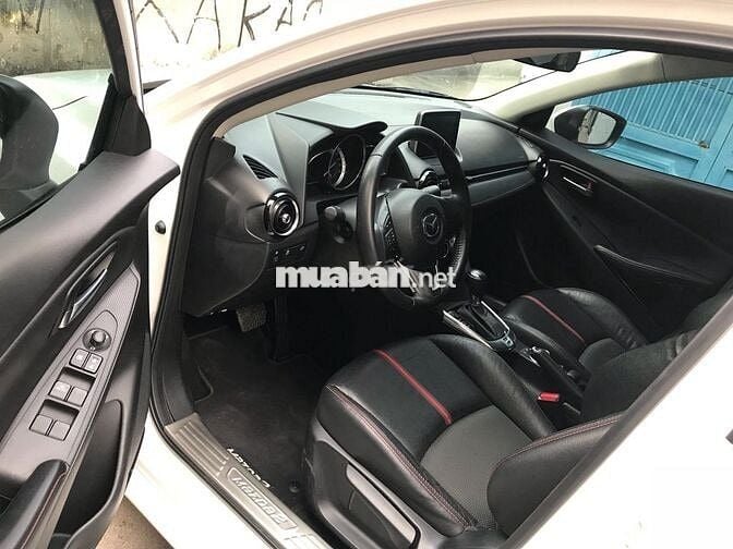 Mazda 2 sedan 2017 số tự động màu trắng